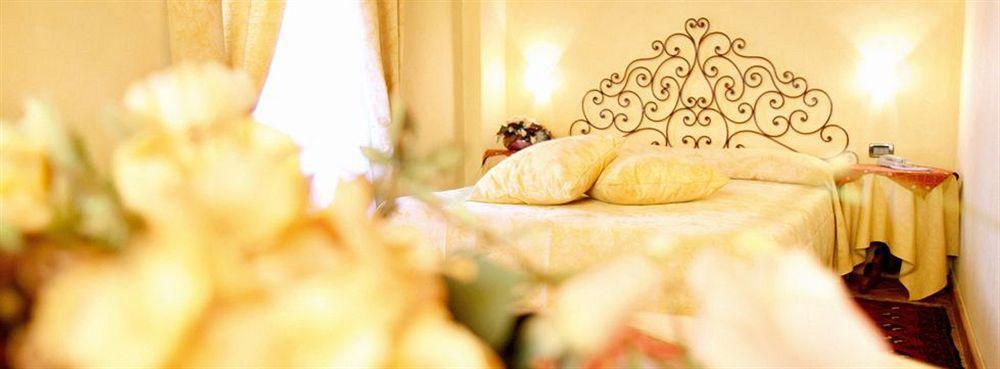 Hotel Palazzo Di Mezzo Carrù エクステリア 写真