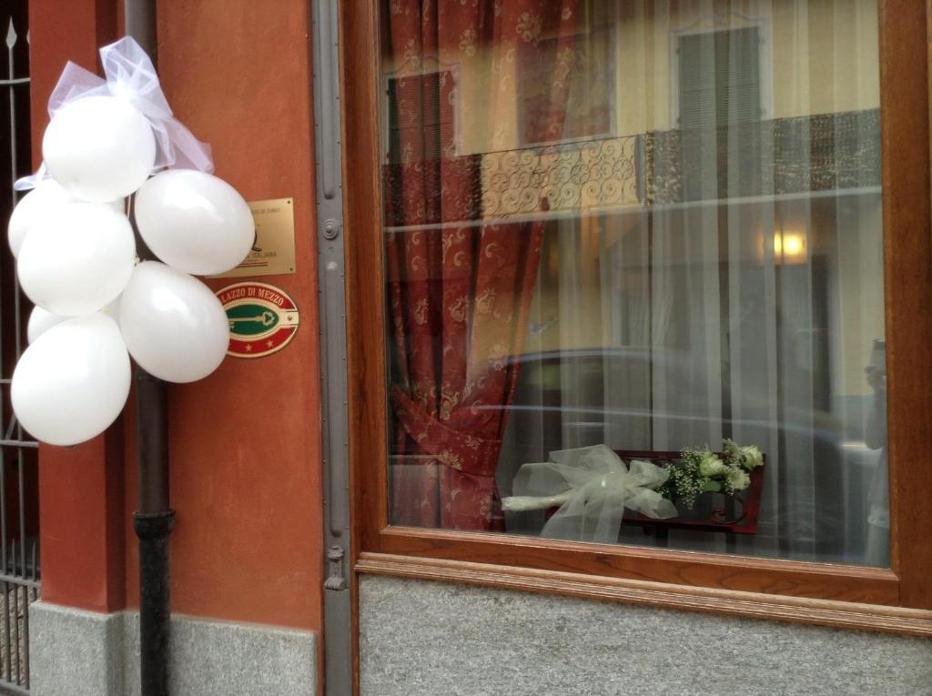 Hotel Palazzo Di Mezzo Carrù エクステリア 写真
